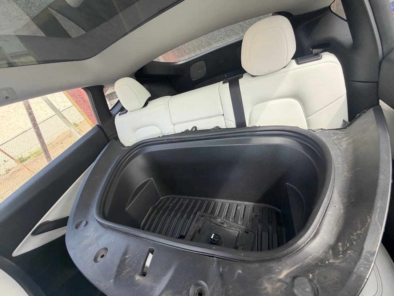 TESLA MODEL Y - 1