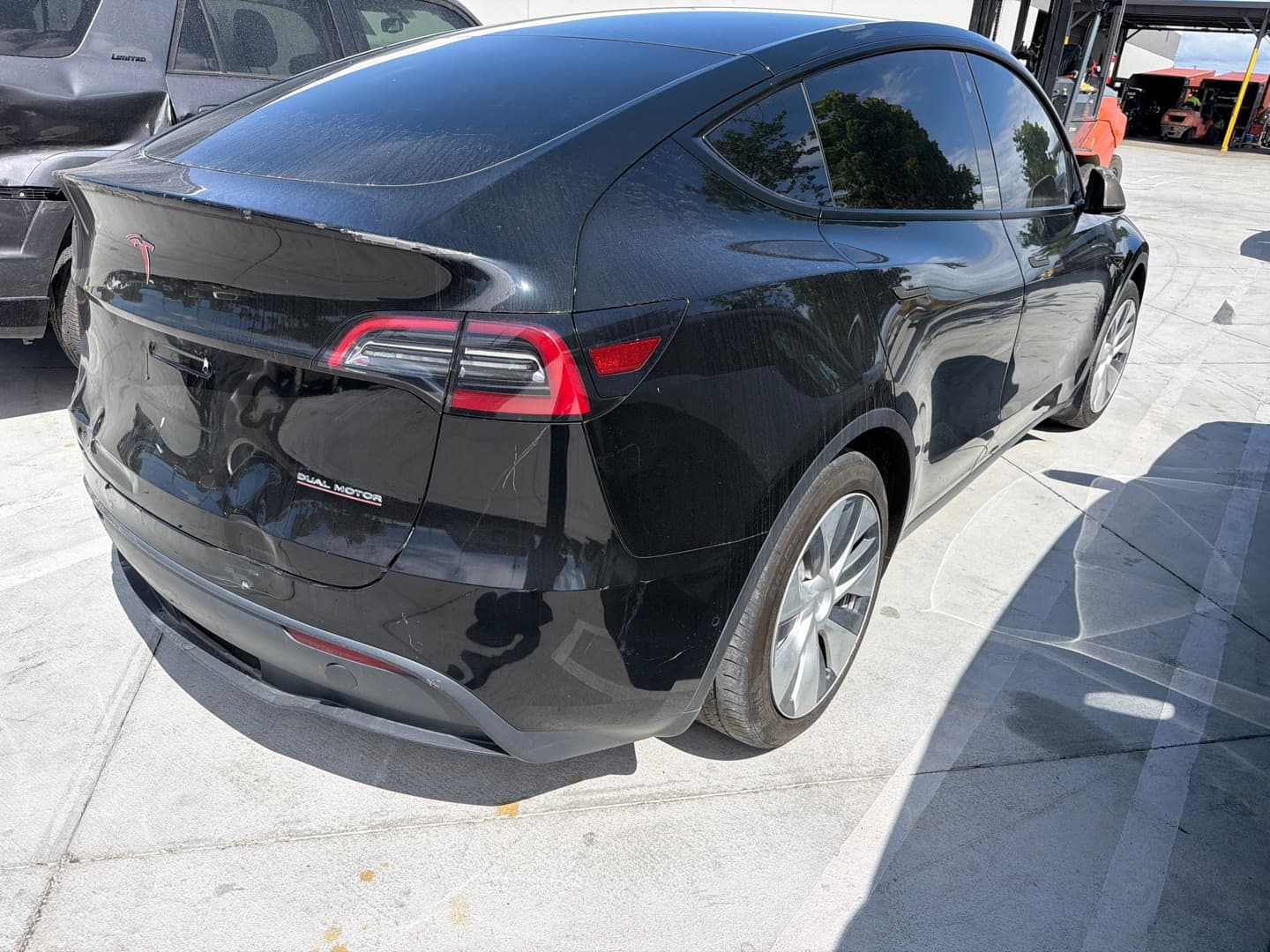 Tesla Model Y - 1