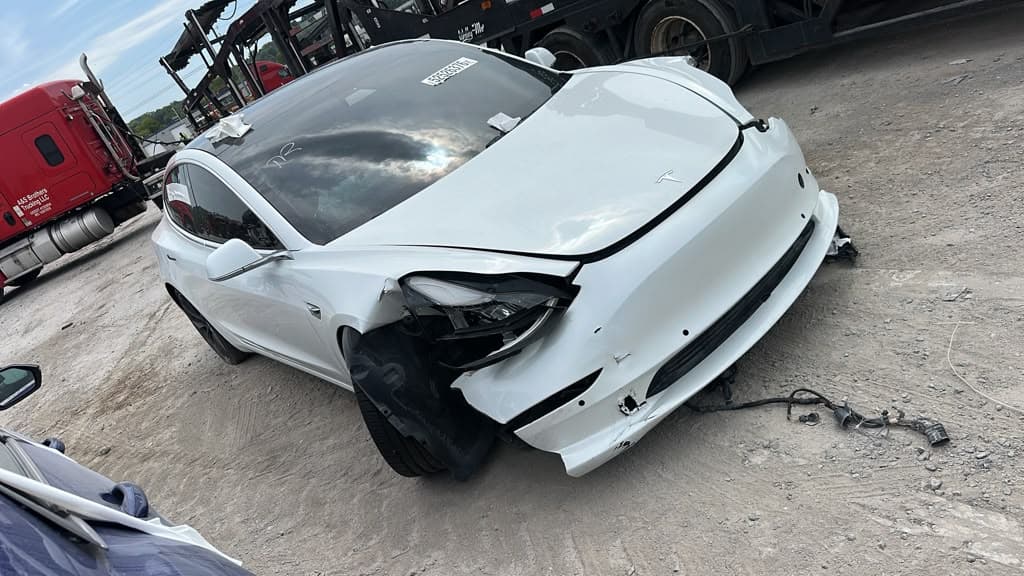 Tesla Model 3 - 1